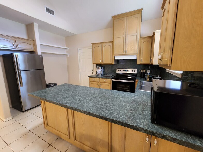 Building Photo - 3810 W Sarah Evans