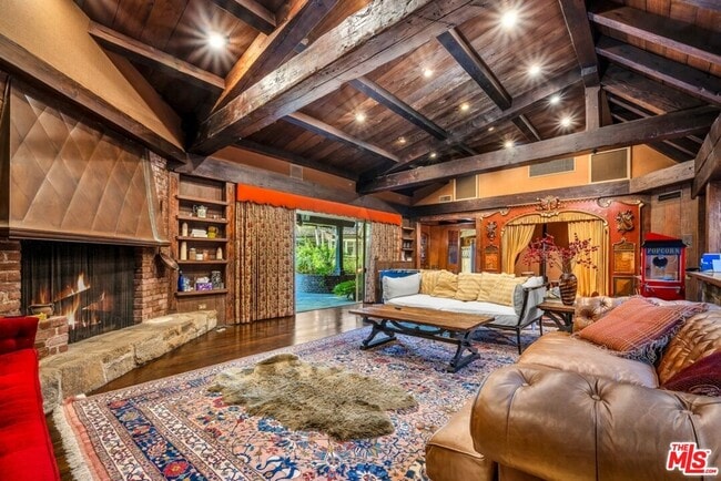 Building Photo - 829 Whittier Dr