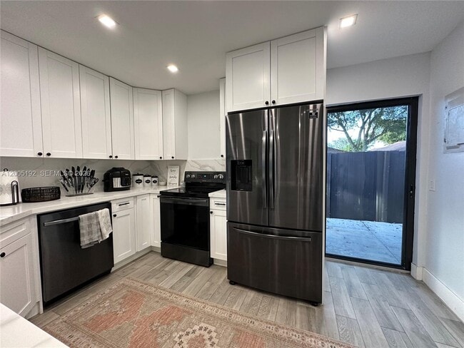 Building Photo - 4840 SW 149th Ct