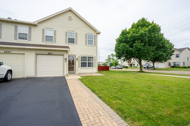 Building Photo - 2837 Oakmont Dr