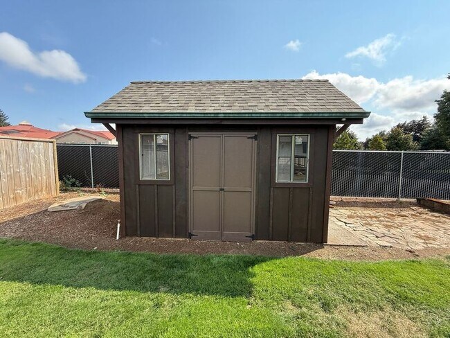 Building Photo - 460 SE Conifer Pl