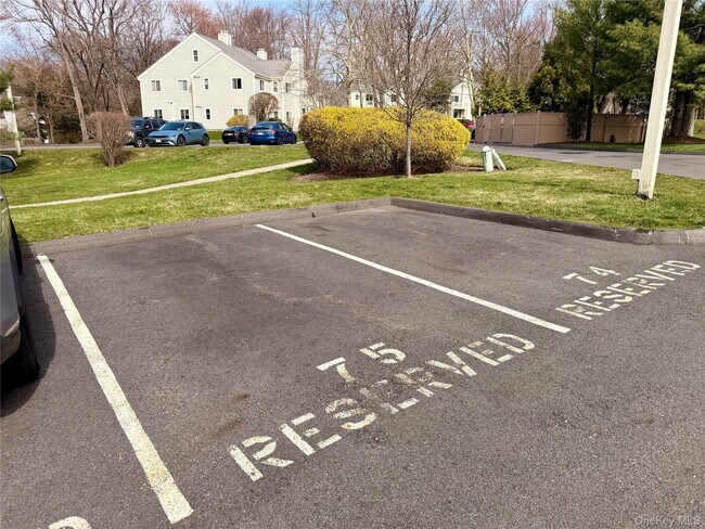 Building Photo - 15 Bayberry Dr