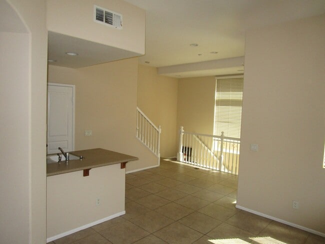 Building Photo - 3BD/3BA Townhouse Near Cal-State San Marcos