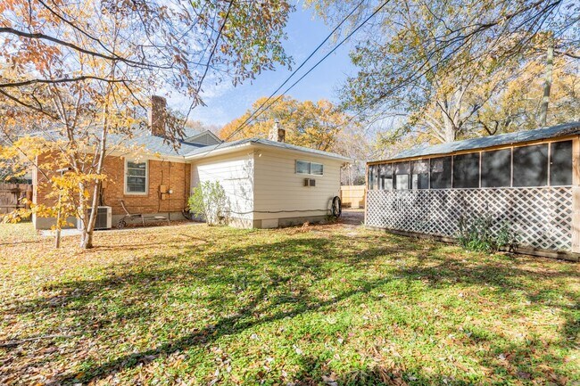 Building Photo - 742 Ivy Rd