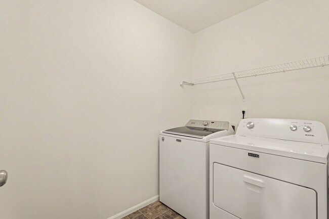 Building Photo - 3005 Eagle Loop NE