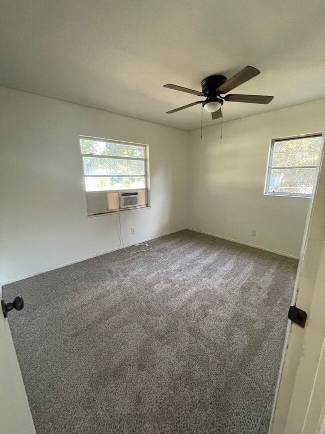 Building Photo - 3 Bed 1 Bath Home | Pet Friendly Fenced Yard | Washer Dryer Hook Ups | Section 8 Welcome