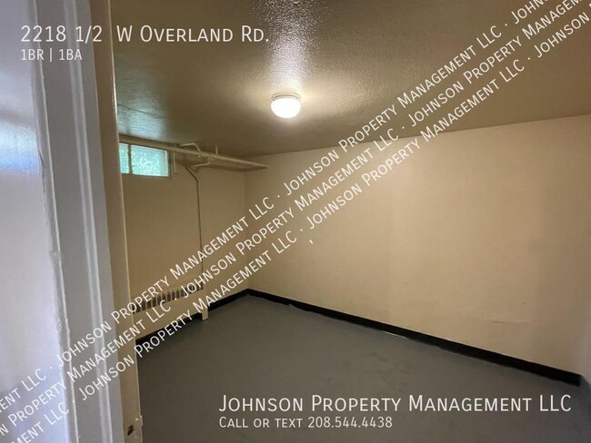 Building Photo - Private 1-Bedroom Daylight Basement Unit o...