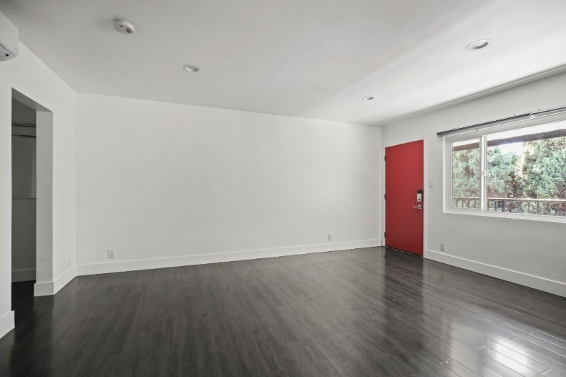 Building Photo - 1321 W 36th Pl