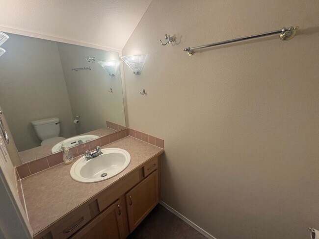 Building Photo - 12549 Roosevelt Way NE