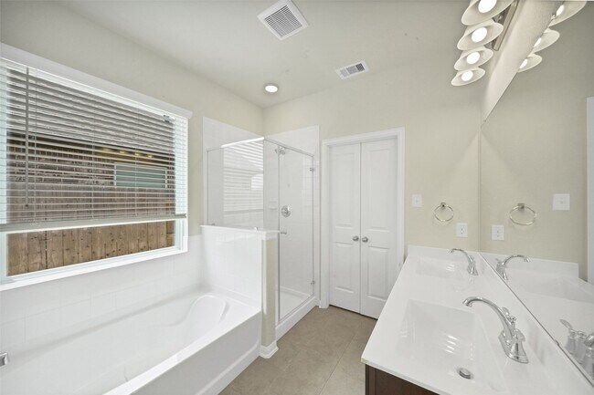 Building Photo - 12513 Beacon Cove Dr