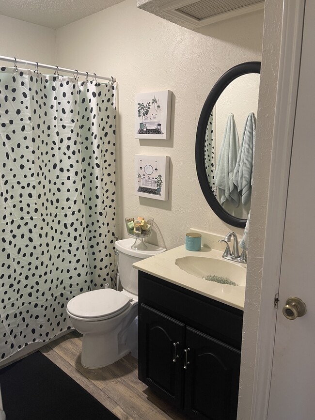 Building Photo - 2516 Oak Hill Dr