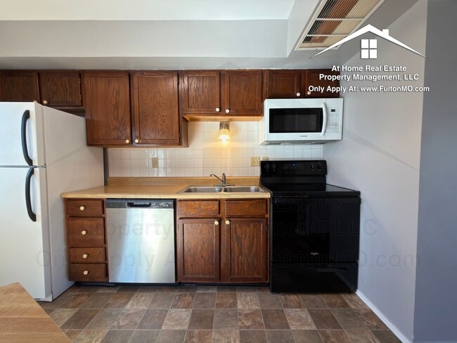 Building Photo - 1904 Springdale Ct