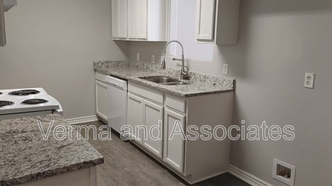 Building Photo - 281 Graystone Cir