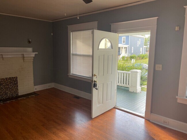 Building Photo - Large house on the North Side of town! Central HVAC, Laundry, Large yard, all appliances.