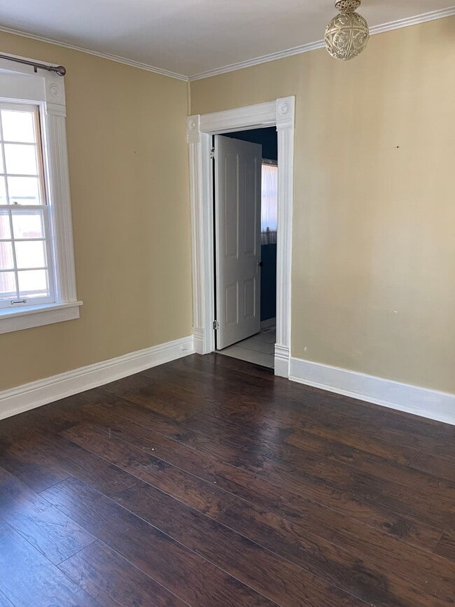 Building Photo - Nice 3 Bedroom Home near Downtown