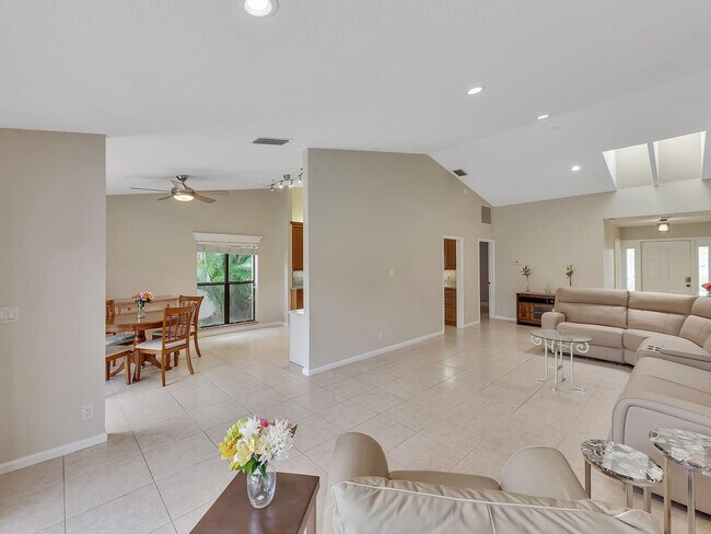 Building Photo - 7747 Villa Nova Dr N