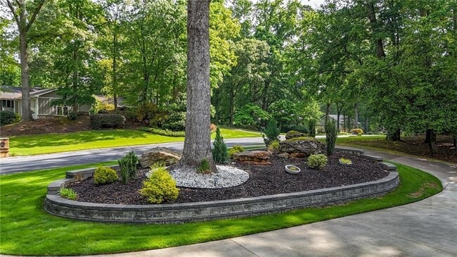 Building Photo - 3270 Brookview Dr