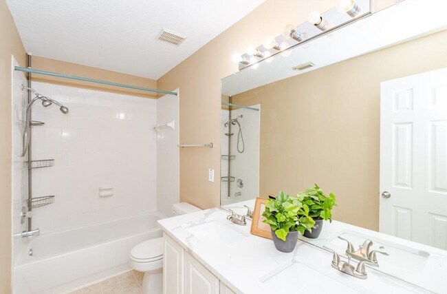 Building Photo - 6610 Treeline Dr