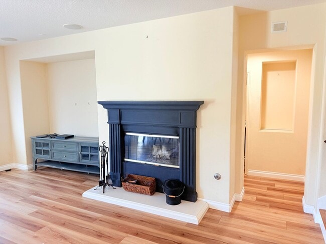 Building Photo - 4 Bed 3 Bath Home for rent in Murrieta