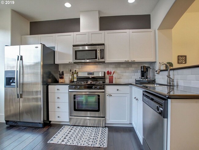 Building Photo - 2 Bedroom 2.5 Bathroom with 2 Tandem Car garage ~ Convenient Cedar Mill Location Near St. Vincent...