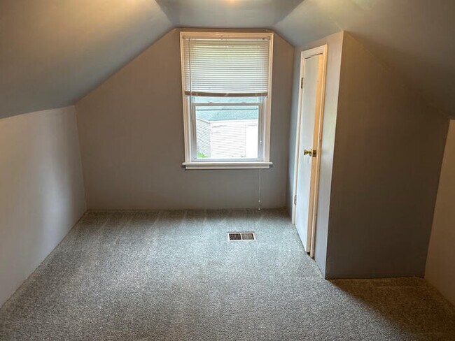 Building Photo - Cozy 4-Bedroom 1 Bath Home  in Peaceful Lo...