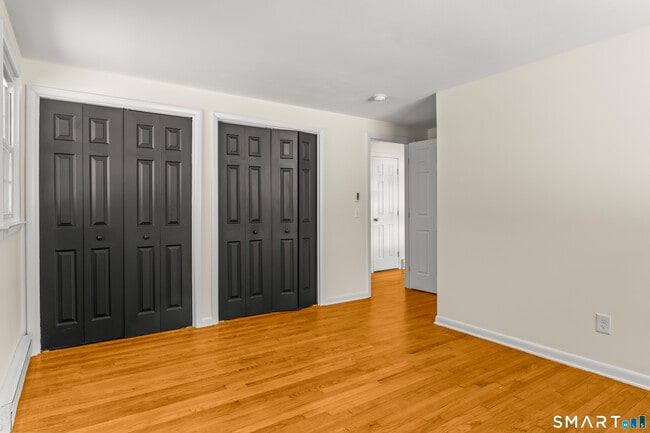 Building Photo - 17 Champlain Dr