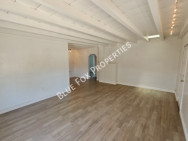 Building Photo - 2233 N Isabel Blvd
