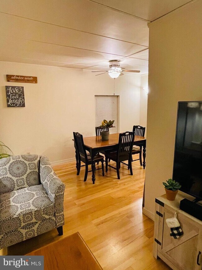 Building Photo - 201 Village Walk