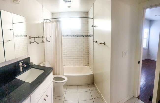 Building Photo - **LOOK NO FURTHER!!! Your New Cottage-Styl...