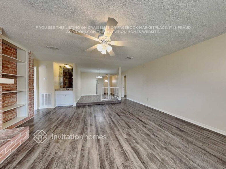 Building Photo - 6946 Maple Fox Dr