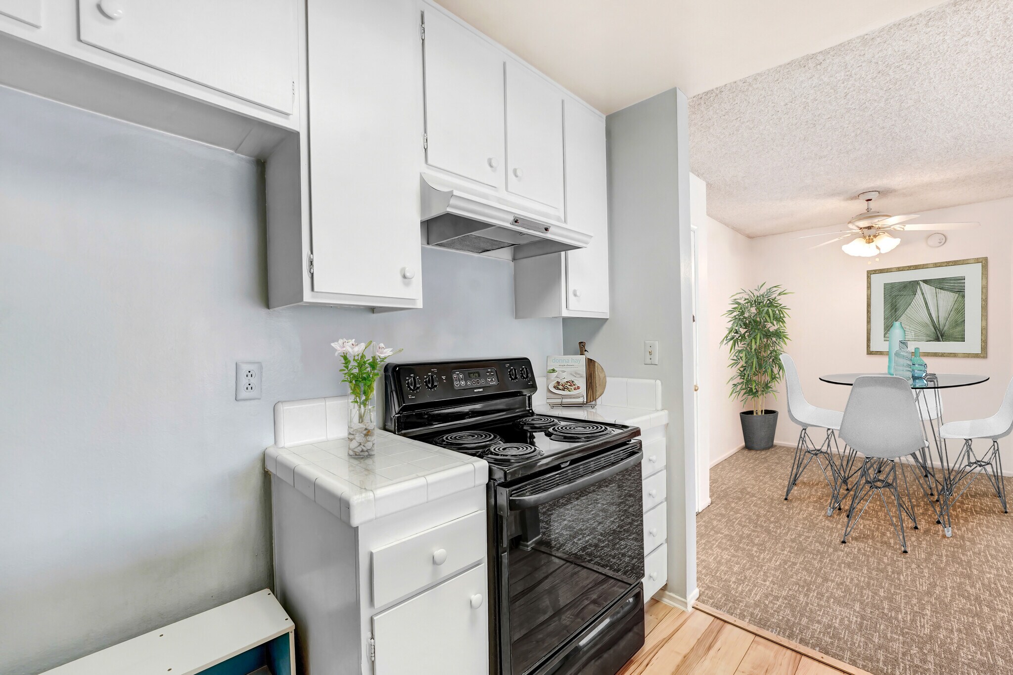 Building Photo - 5460 White Oak Ave