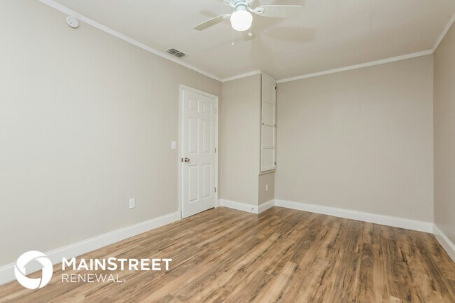 Building Photo - 1567 Lavilla St
