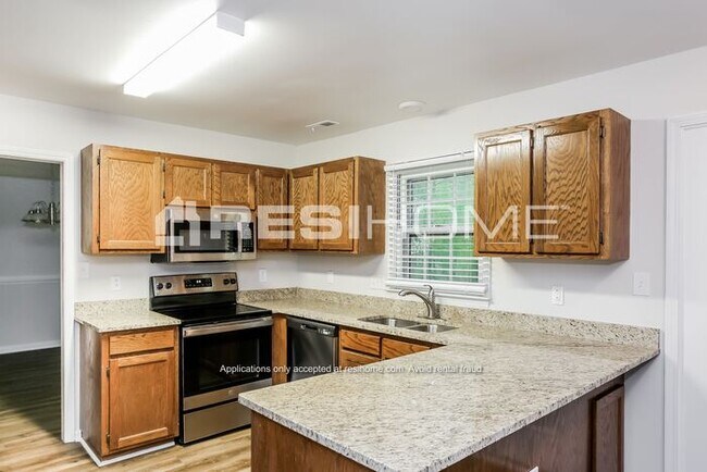 Building Photo - "Welcome Home! Get 1 month FREE RENT when ...