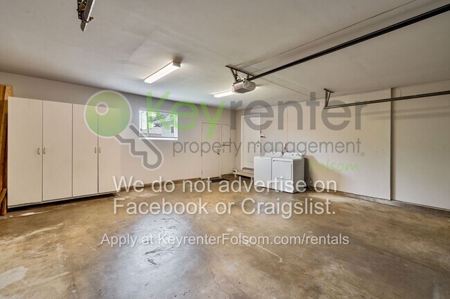 Building Photo - 10364 Newton Way