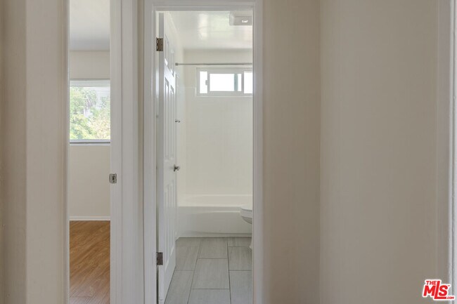 Building Photo - 2210 S Sycamore Ave