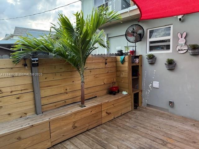 Building Photo - 2452 Taylor St