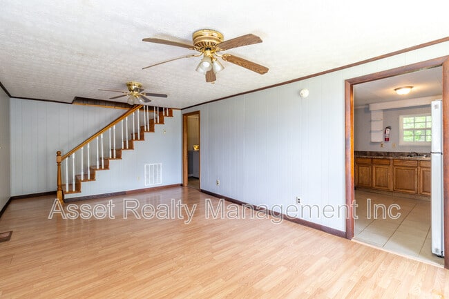 Building Photo - 513 Benton Cir