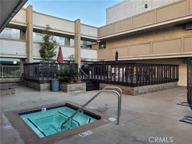 Building Photo - 3565 Linden Ave