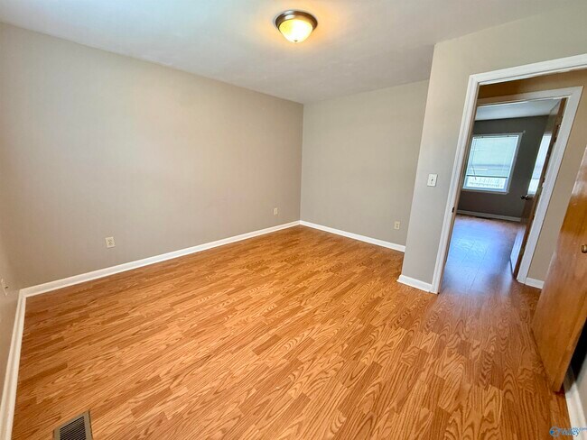 Building Photo - 105 Oakwood Meadows Dr