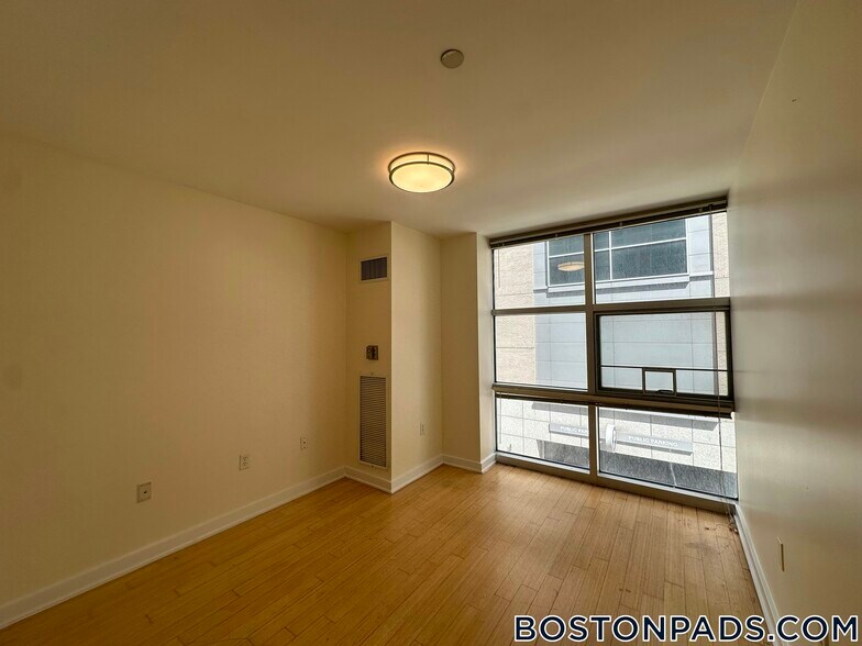 Building Photo - 40 Boylston St