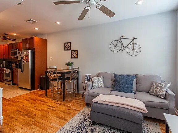 Building Photo - 218 Market St