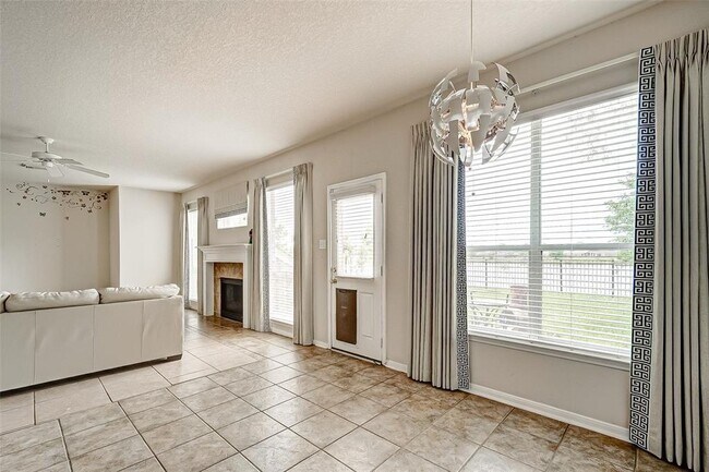 Building Photo - 15131 Live Oak Bend Way