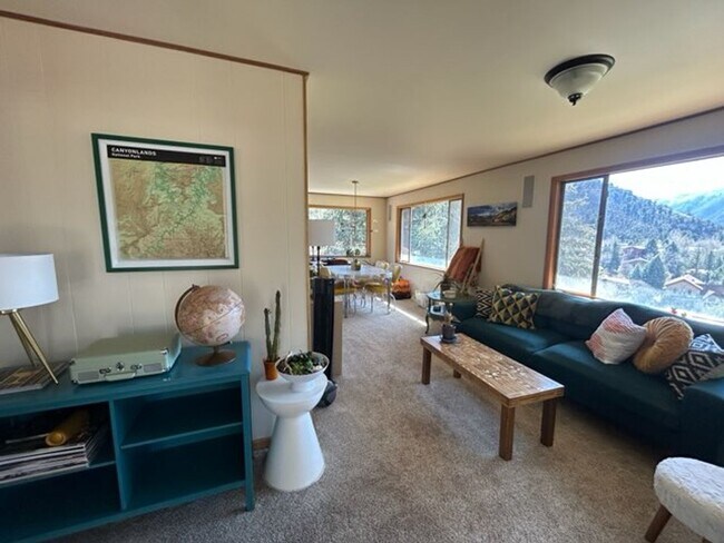 Building Photo - 625 E Sopris Dr