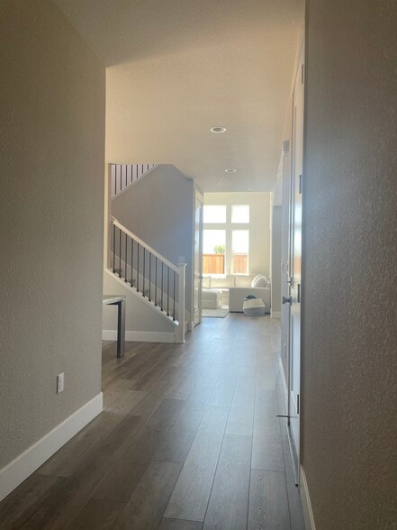 Building Photo - 2850 Lumin Ct