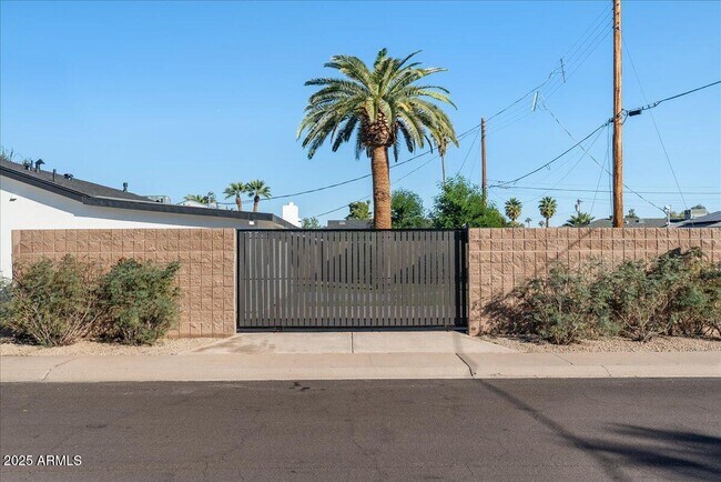 Building Photo - 2623 N 74th Pl