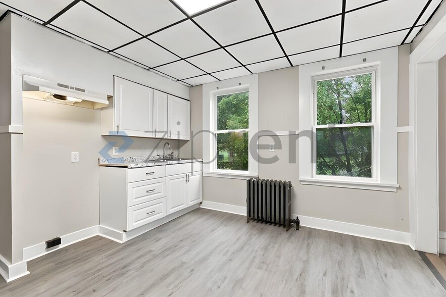 Building Photo - Unit