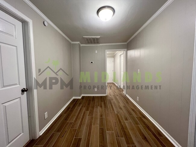 Building Photo - 610 W Hampton Ave