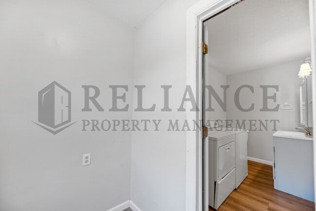 Building Photo - 421 N Meridian Ave