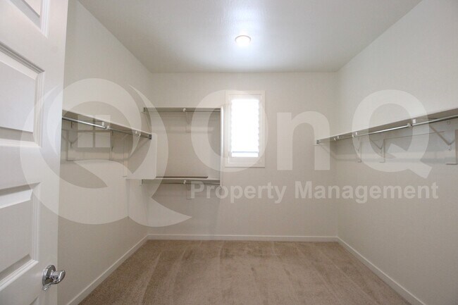 Building Photo - 10207 E Tillman Ave