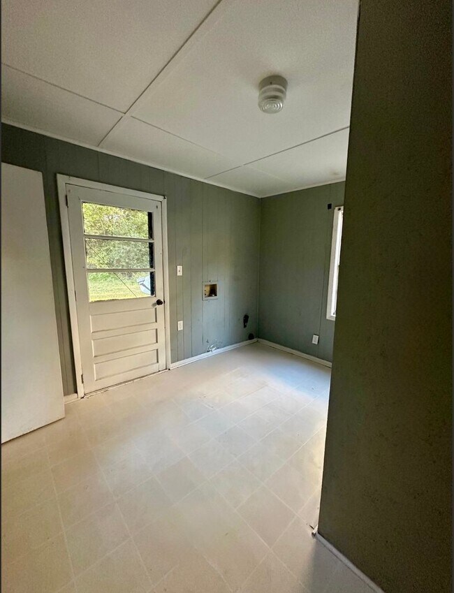 Building Photo - 3 Bed 1 Bath House